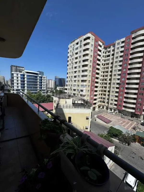 Satılır 3 otaqlı mənzil 113 m²