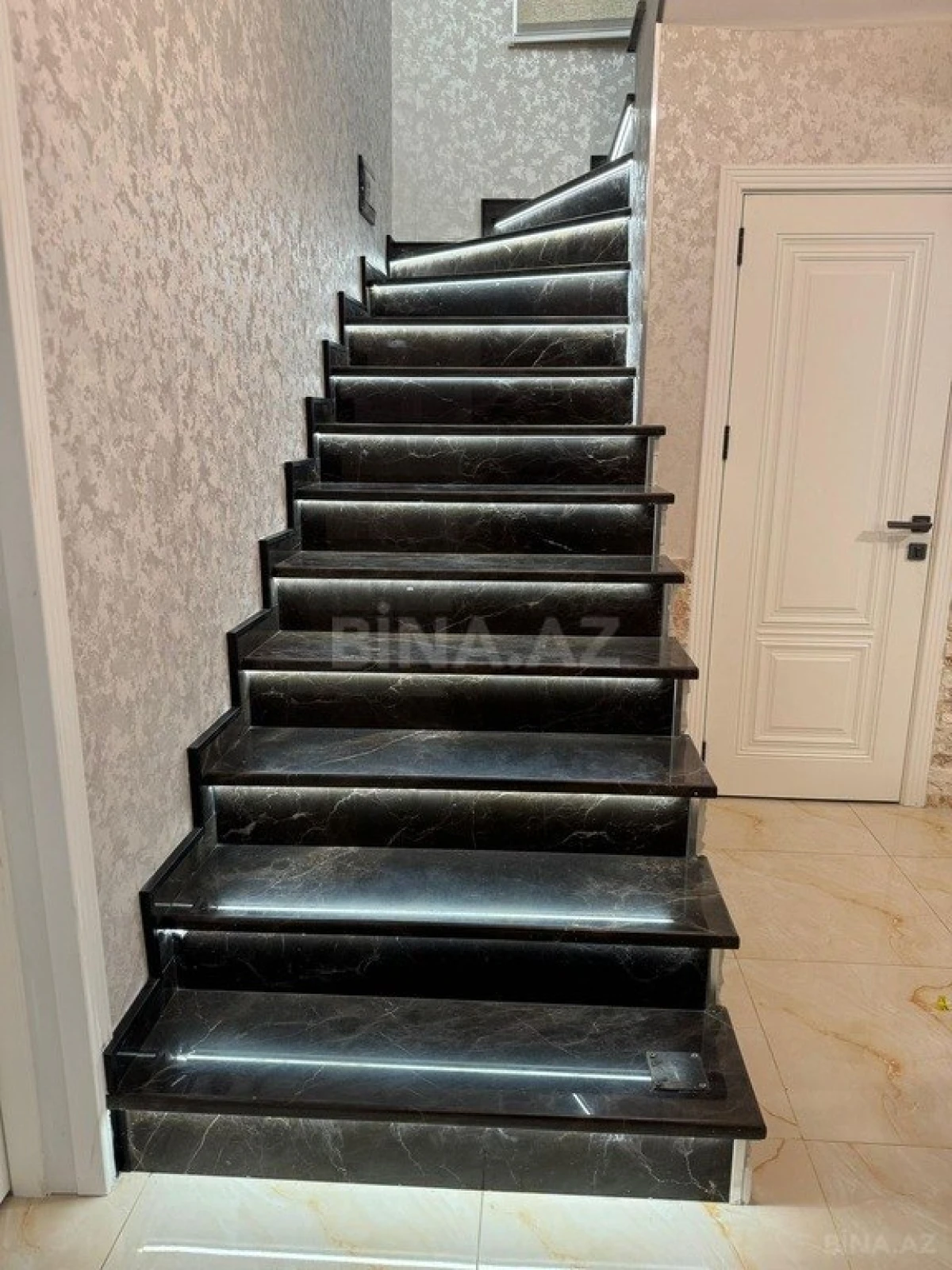 Satılır 4 otaqlı həyət evi 400 m²