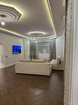 Satılır 4 otaqlı həyət evi 400 m²