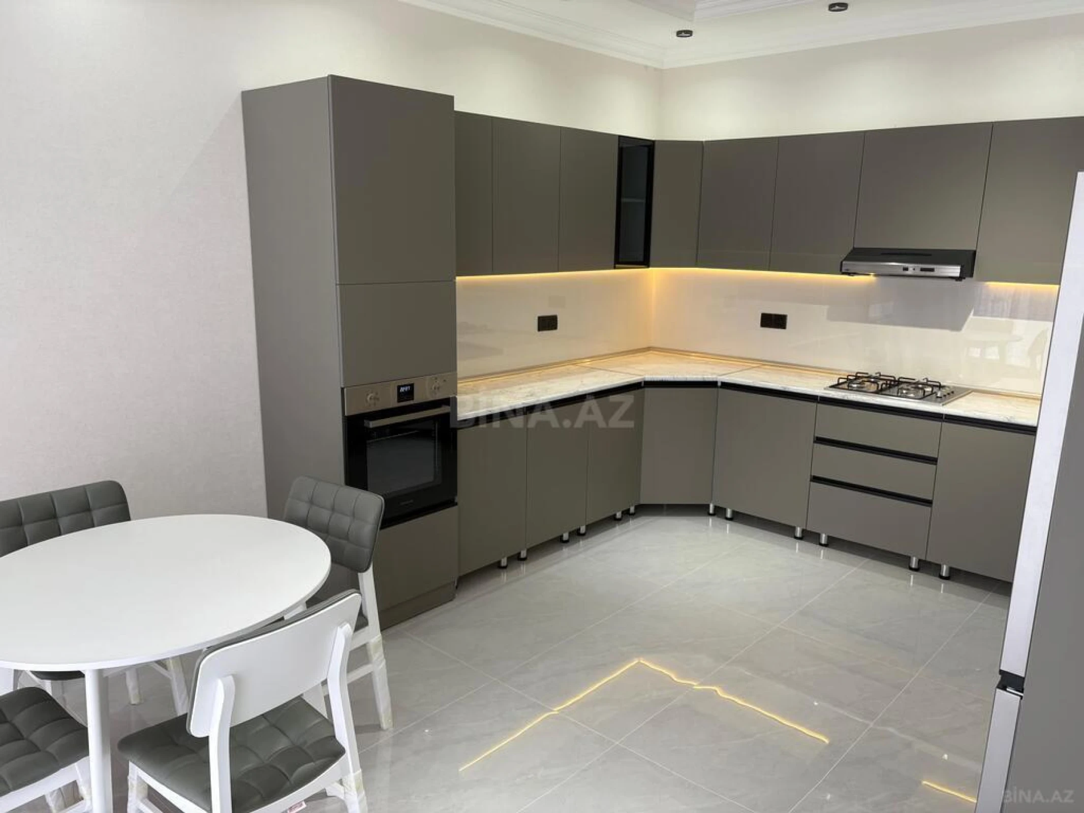 Kirayə verilir 6 otaqlı həyət evi 300 m²