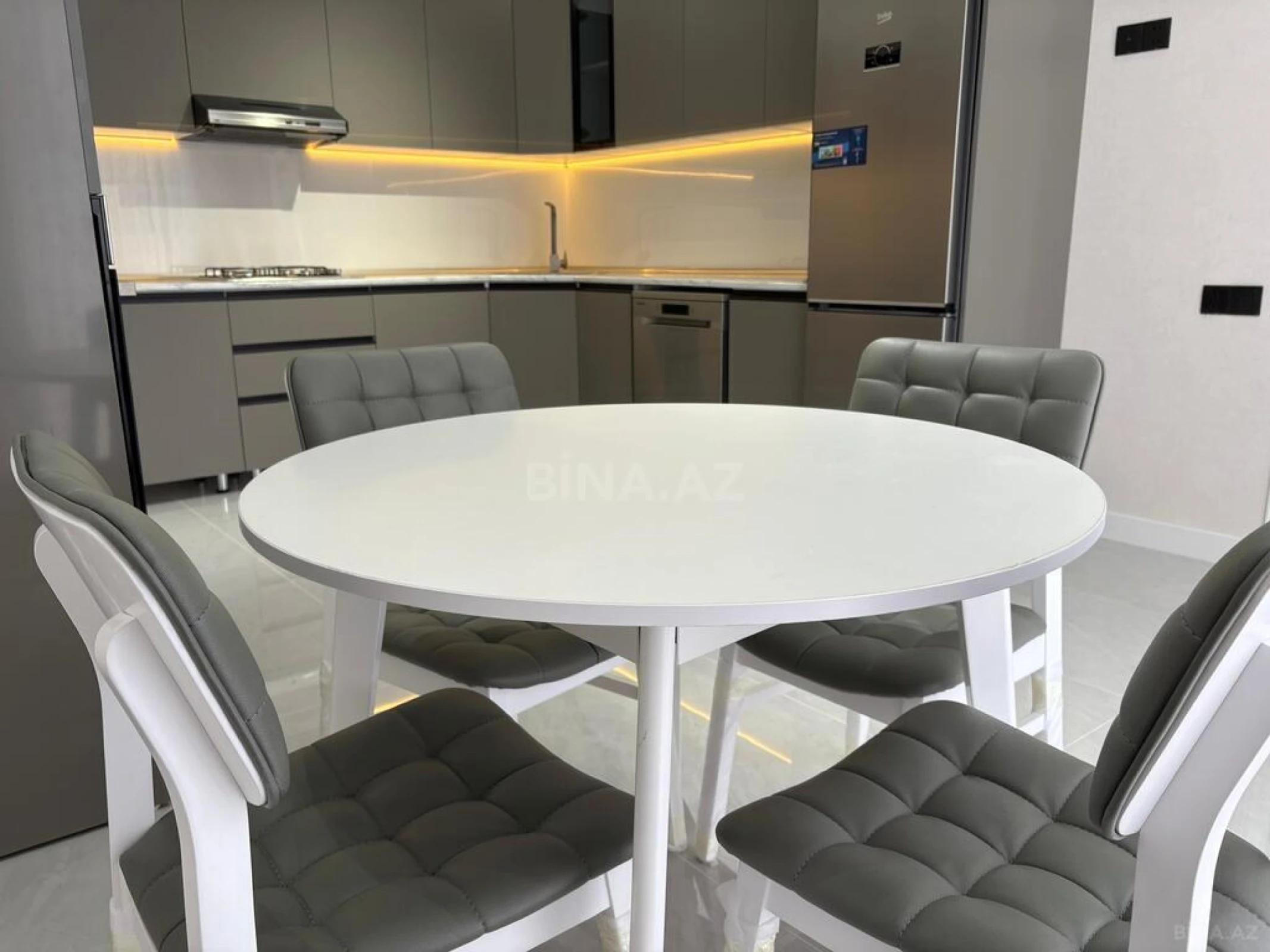 Kirayə verilir 6 otaqlı həyət evi 300 m²