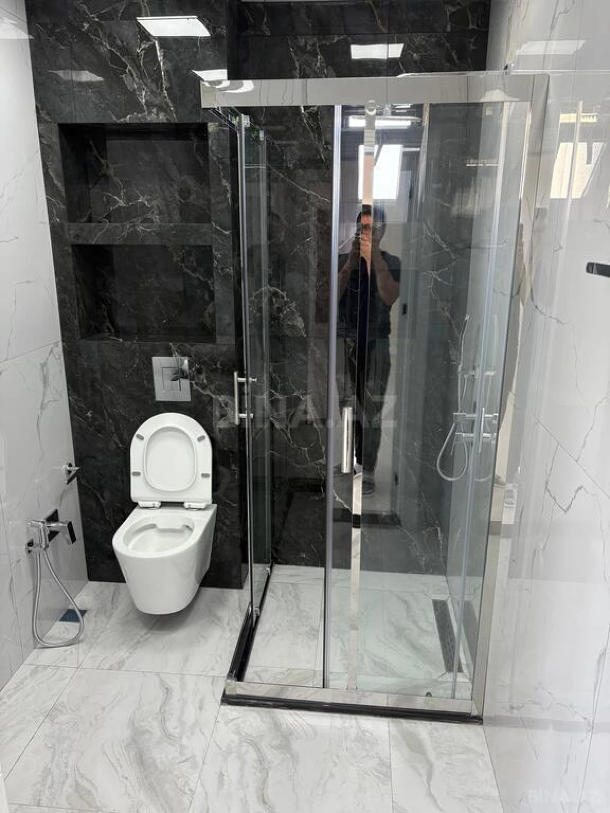 Kirayə verilir 6 otaqlı həyət evi 300 m²