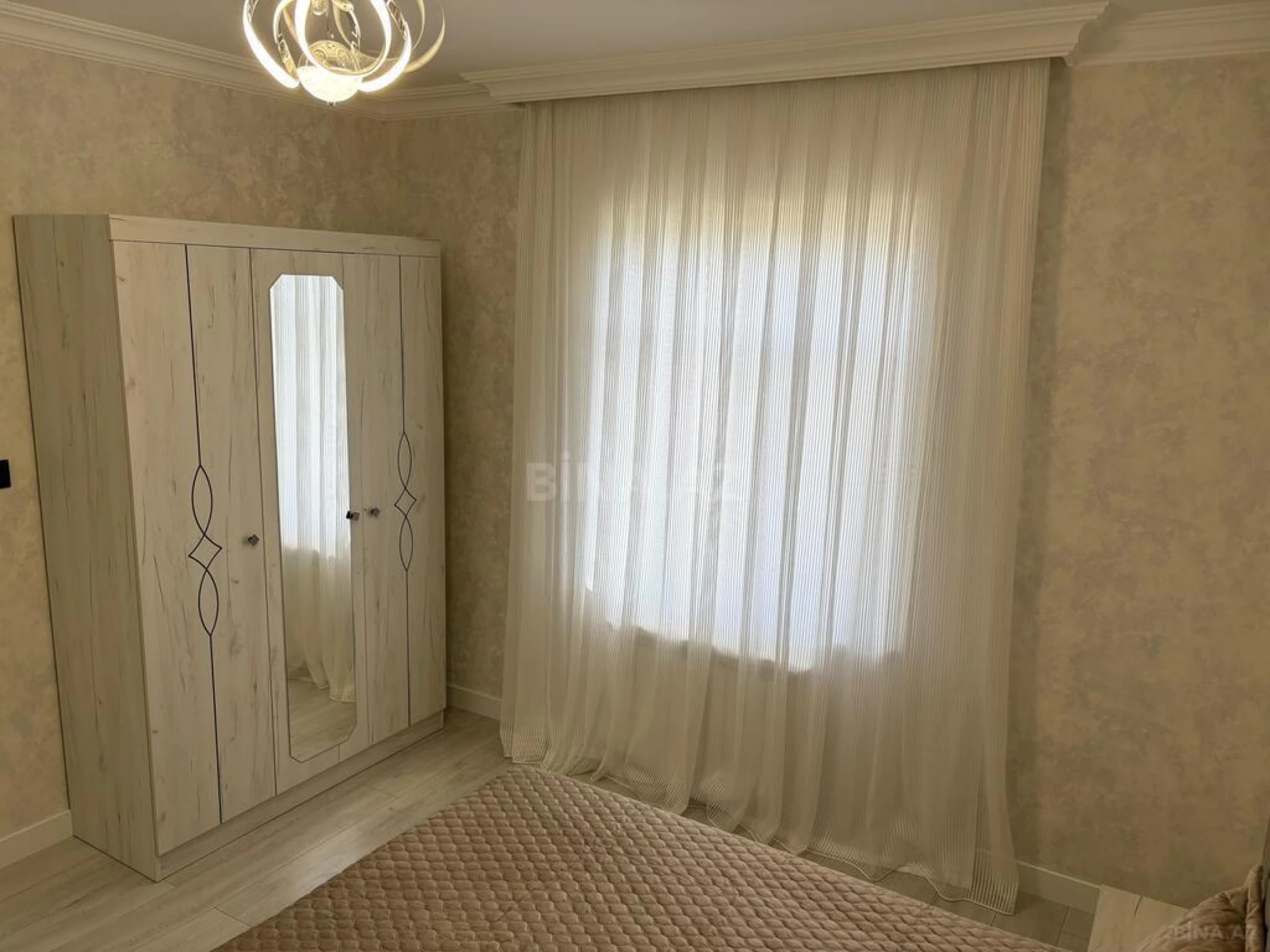 Kirayə verilir 6 otaqlı həyət evi 300 m²