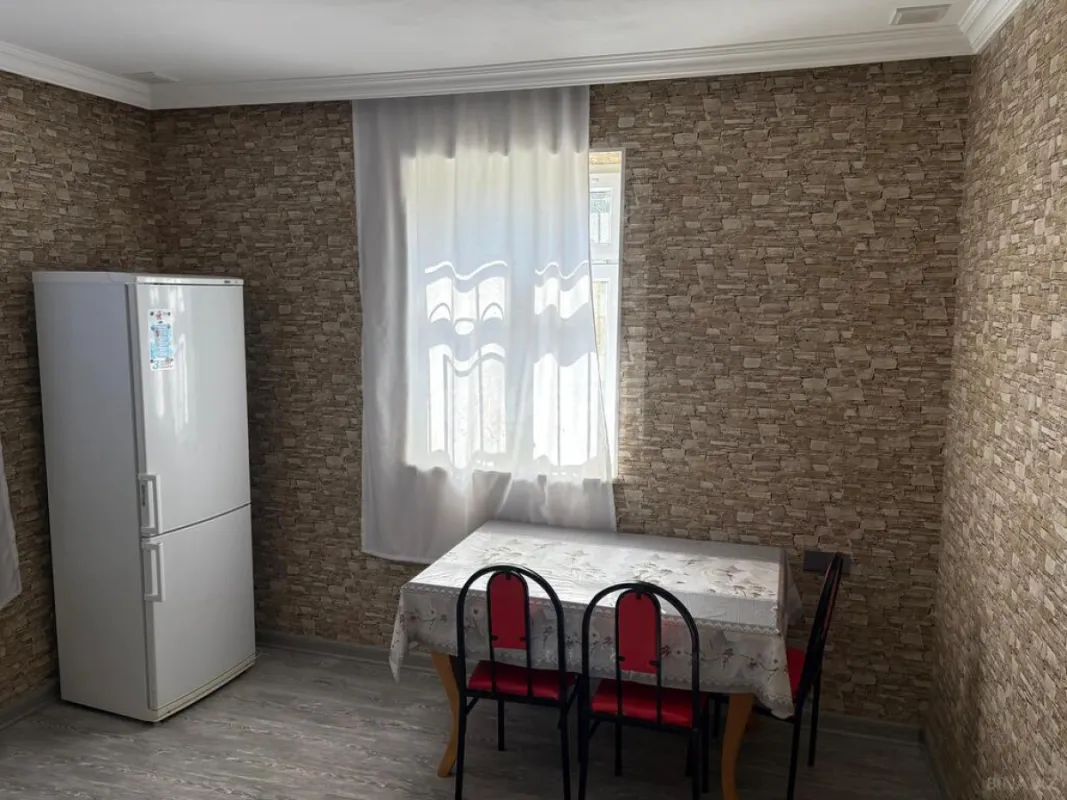 Kirayə verilir 6 otaqlı həyət evi 300 m²