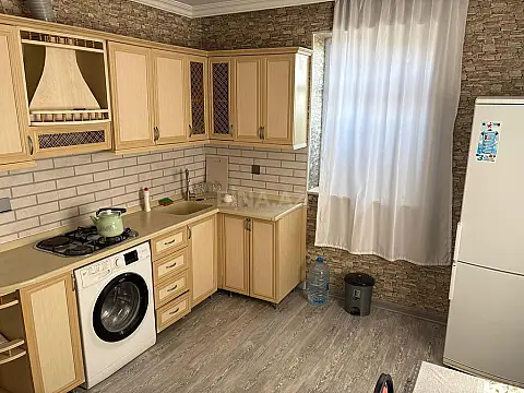 Kirayə verilir 6 otaqlı həyət evi 300 m²
