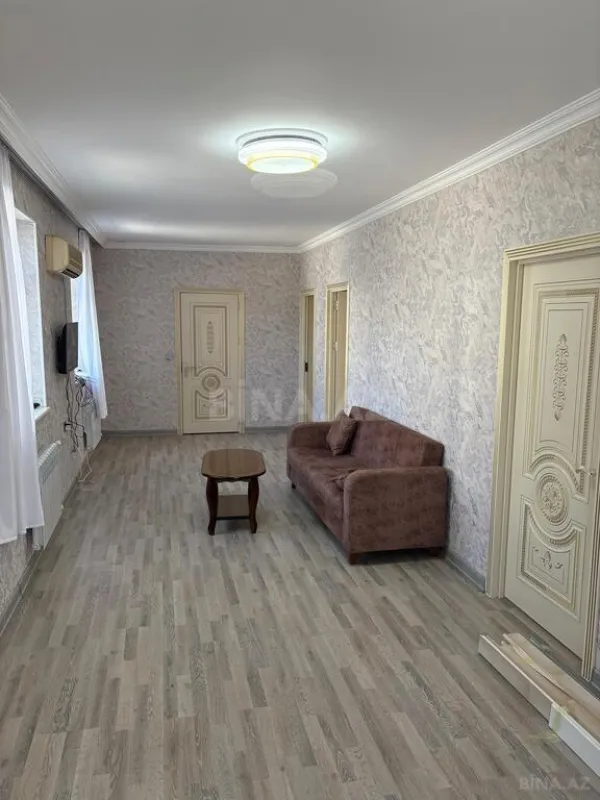 Kirayə verilir 6 otaqlı həyət evi 300 m²