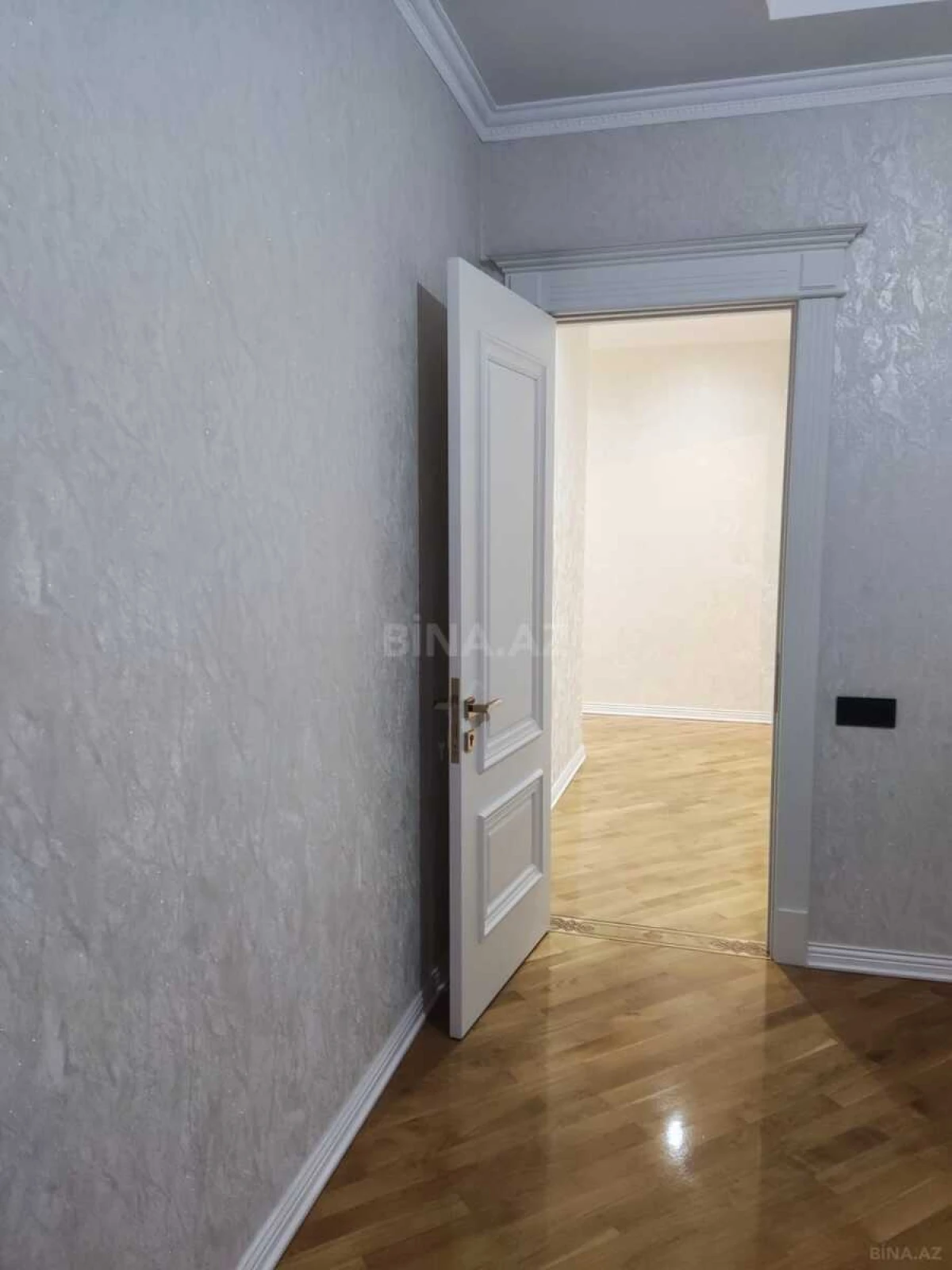 Satılır 3 otaqlı mənzil 114 m²
