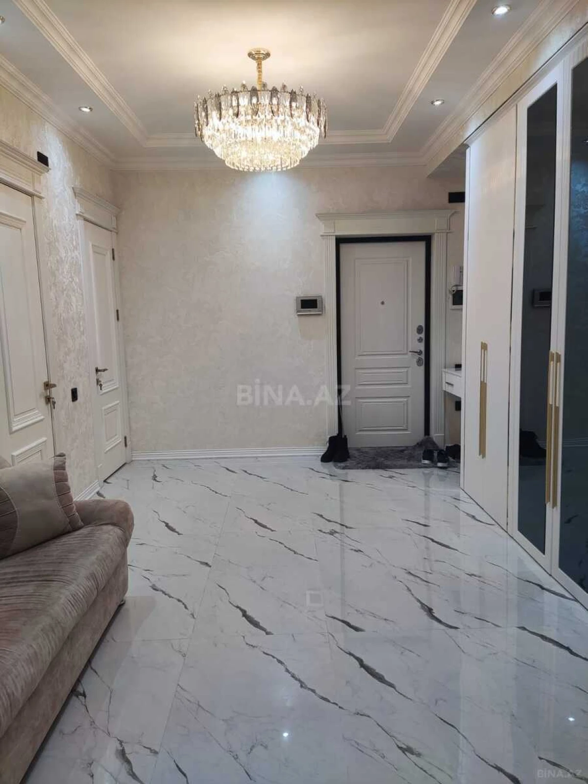 Satılır 3 otaqlı mənzil 114 m²