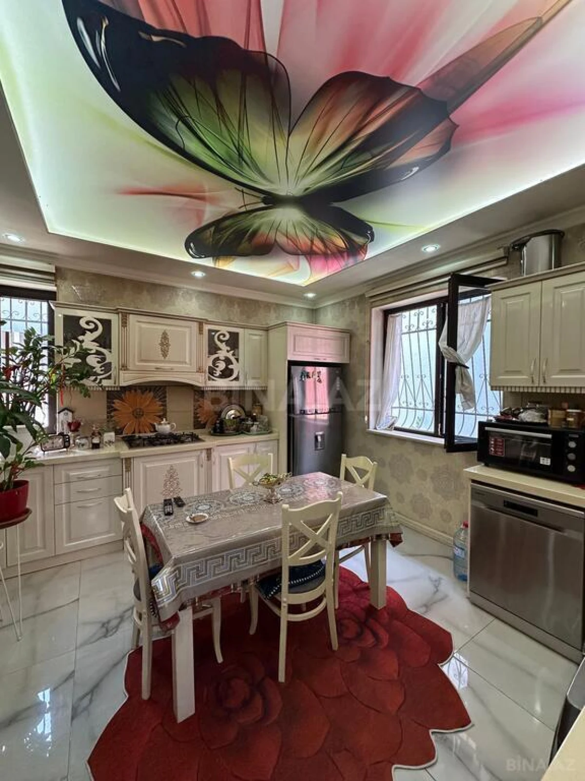 Satılır 7 otaqlı həyət evi 330 m²