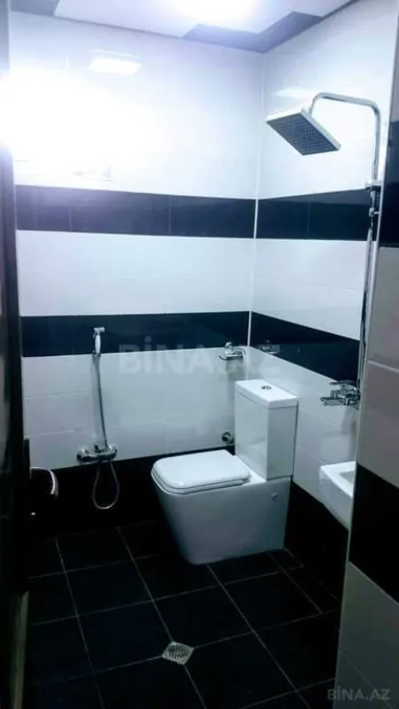 Satılır 9 otaqlı həyət evi 250 m²