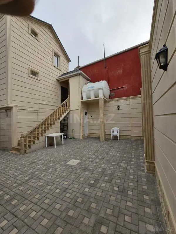 Satılır 9 otaqlı həyət evi 250 m²