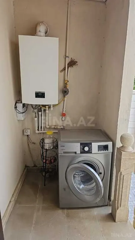Satılır 9 otaqlı həyət evi 250 m²