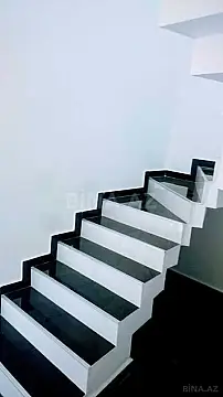 Satılır 9 otaqlı həyət evi 250 m²