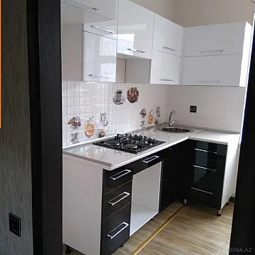 Satılır 9 otaqlı həyət evi 250 m²