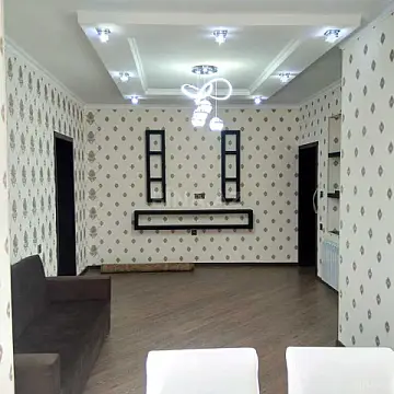 Satılır 9 otaqlı həyət evi 250 m²