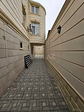 Satılır 9 otaqlı həyət evi 250 m²