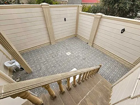 Satılır 9 otaqlı həyət evi 250 m²