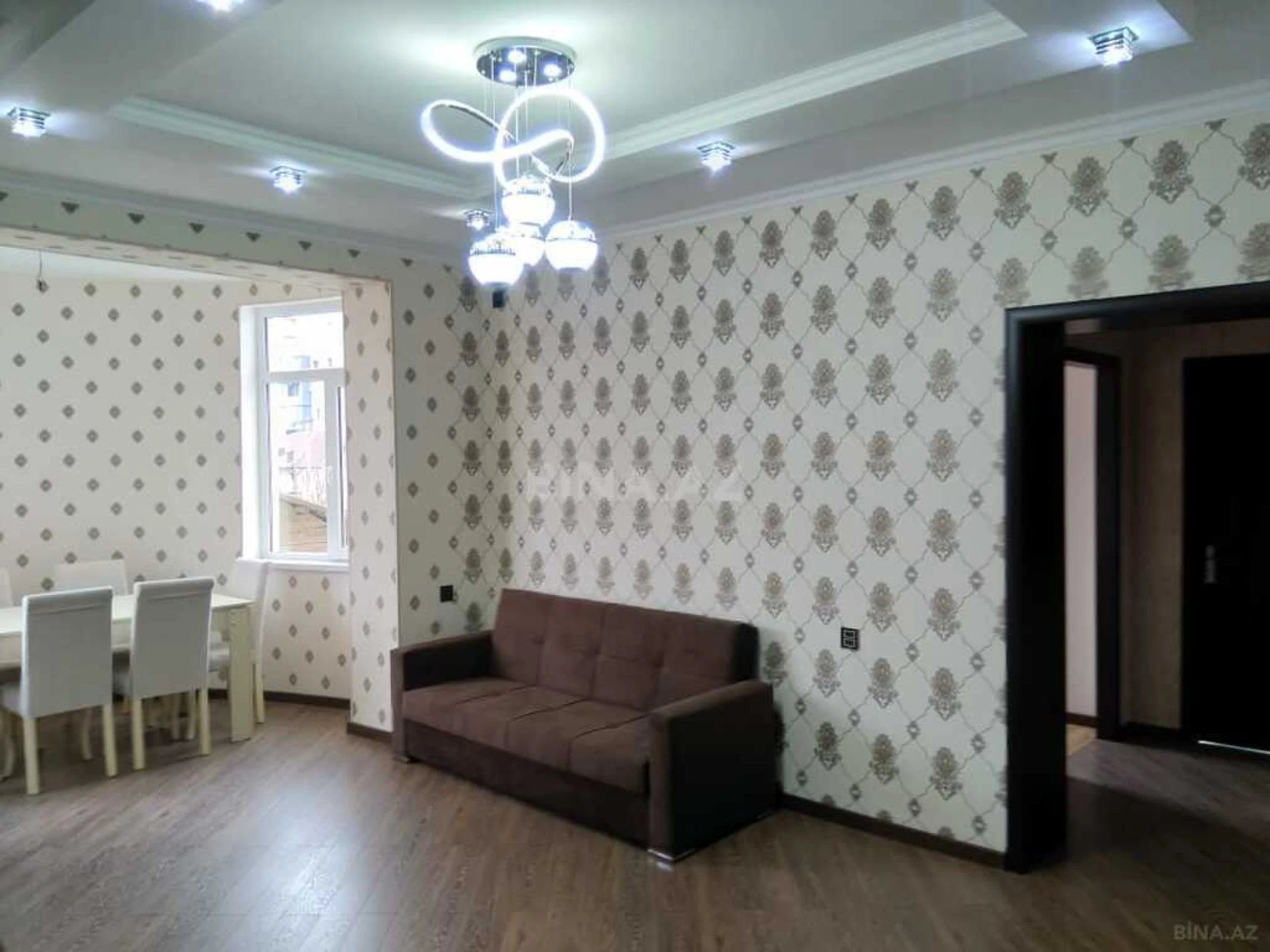 Satılır 9 otaqlı həyət evi 250 m²