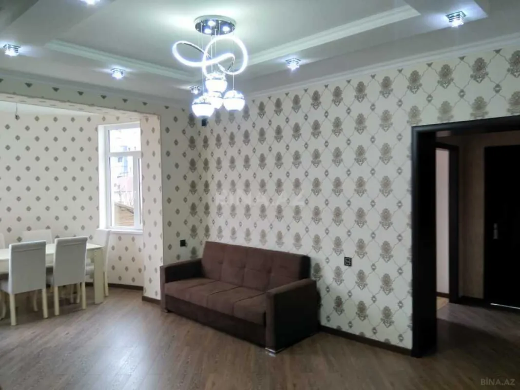 Satılır 9 otaqlı həyət evi 250 m²
