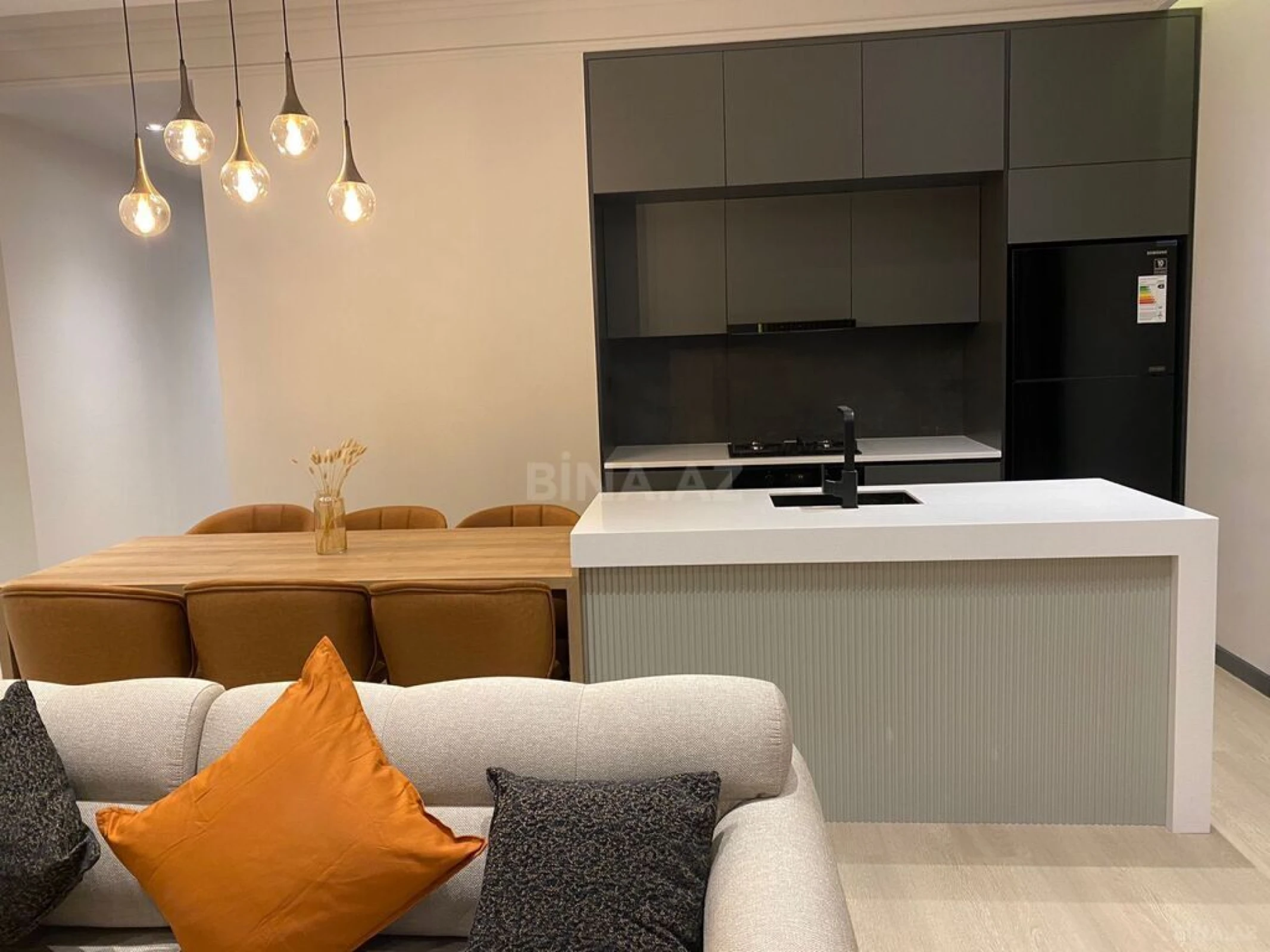 Kirayə verilir 3 otaqlı mənzil 130 m²