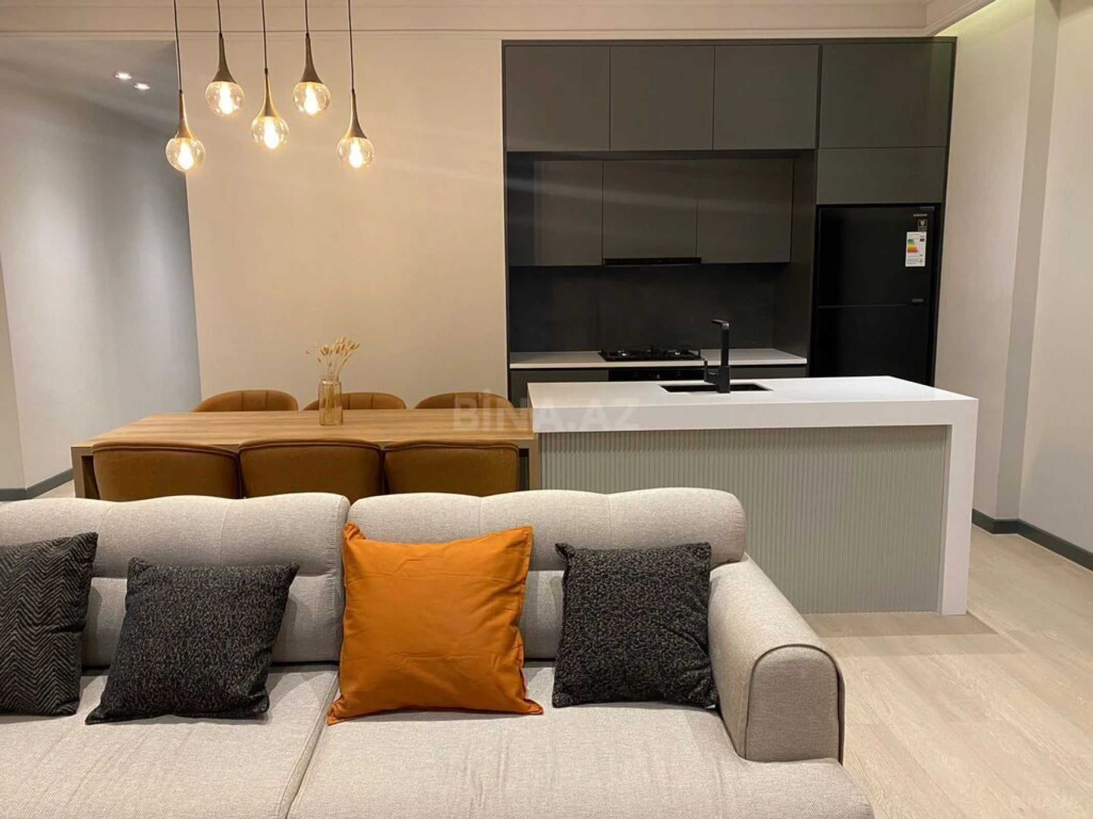 Kirayə verilir 3 otaqlı mənzil 130 m²