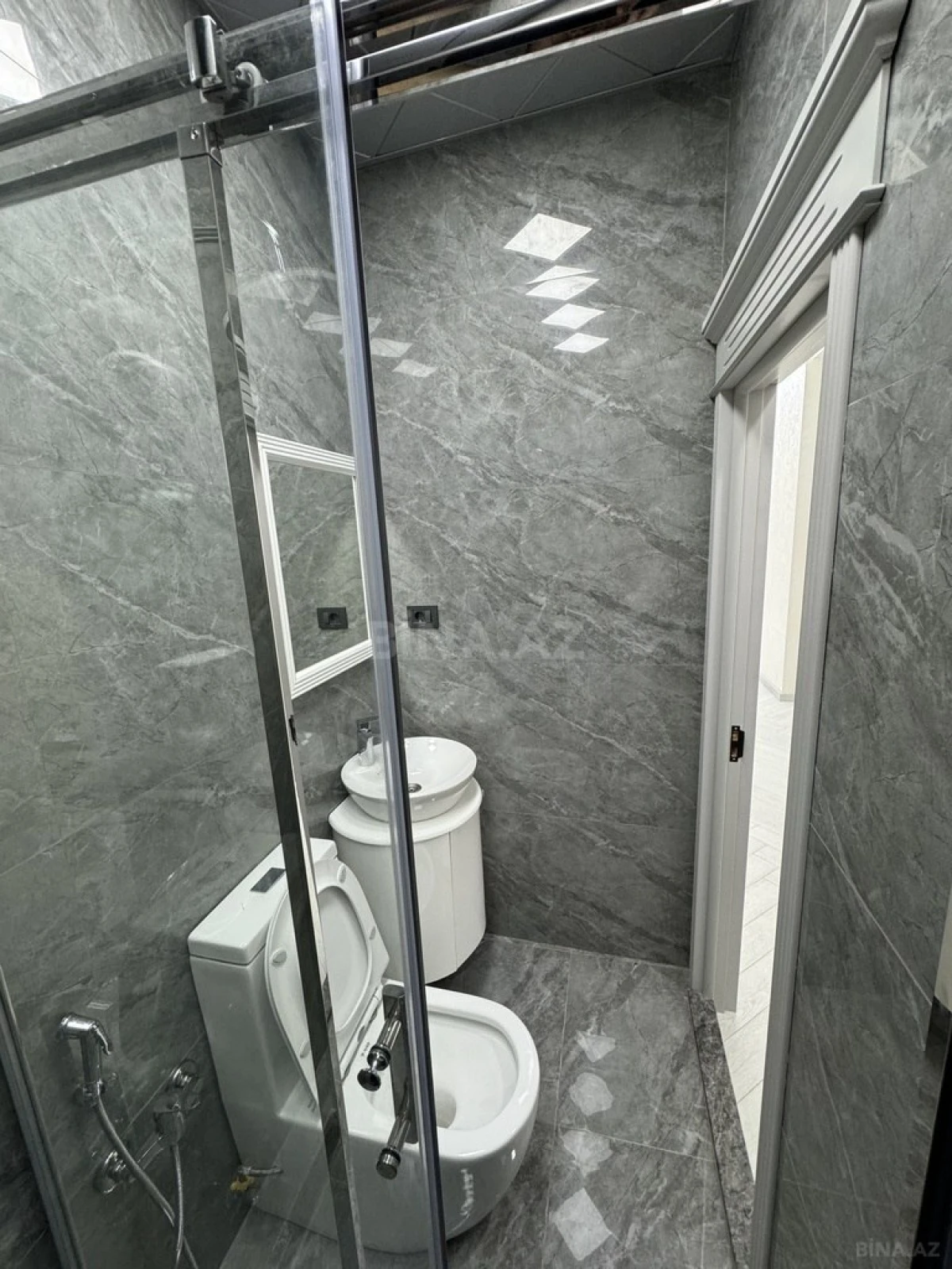 Satılır 3 otaqlı mənzil 114 m²