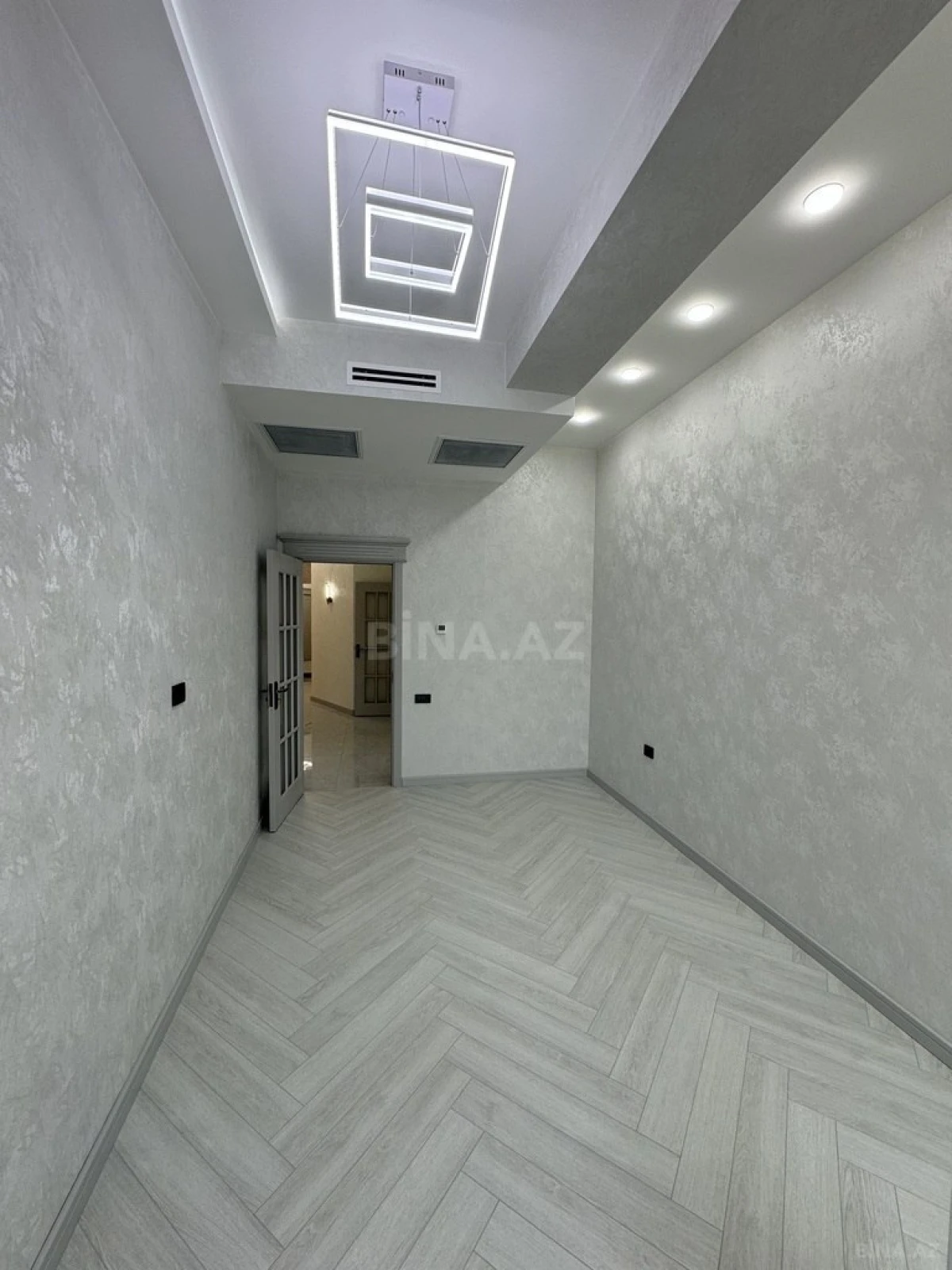 Satılır 3 otaqlı mənzil 114 m²