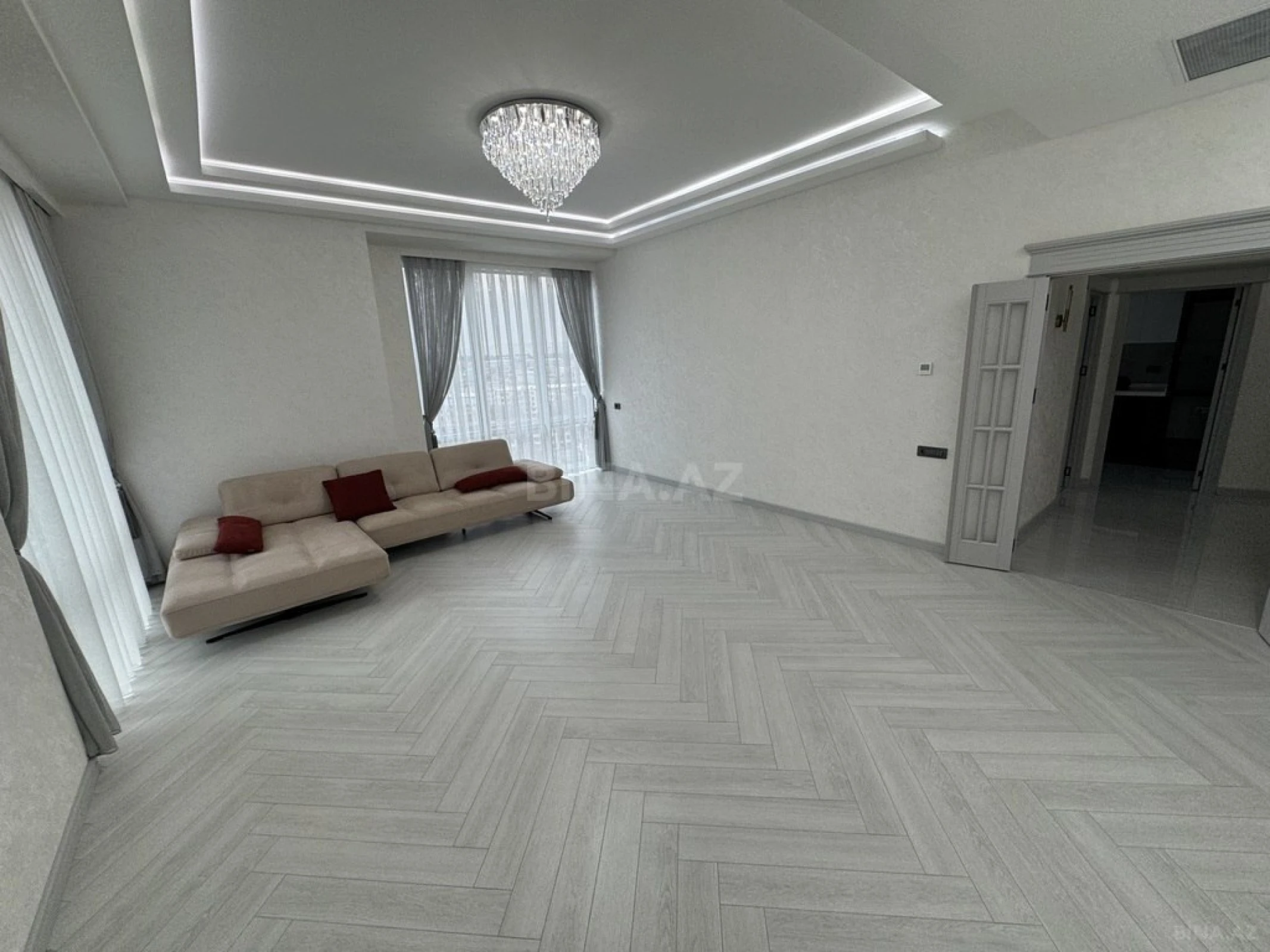 Satılır 3 otaqlı mənzil 114 m²