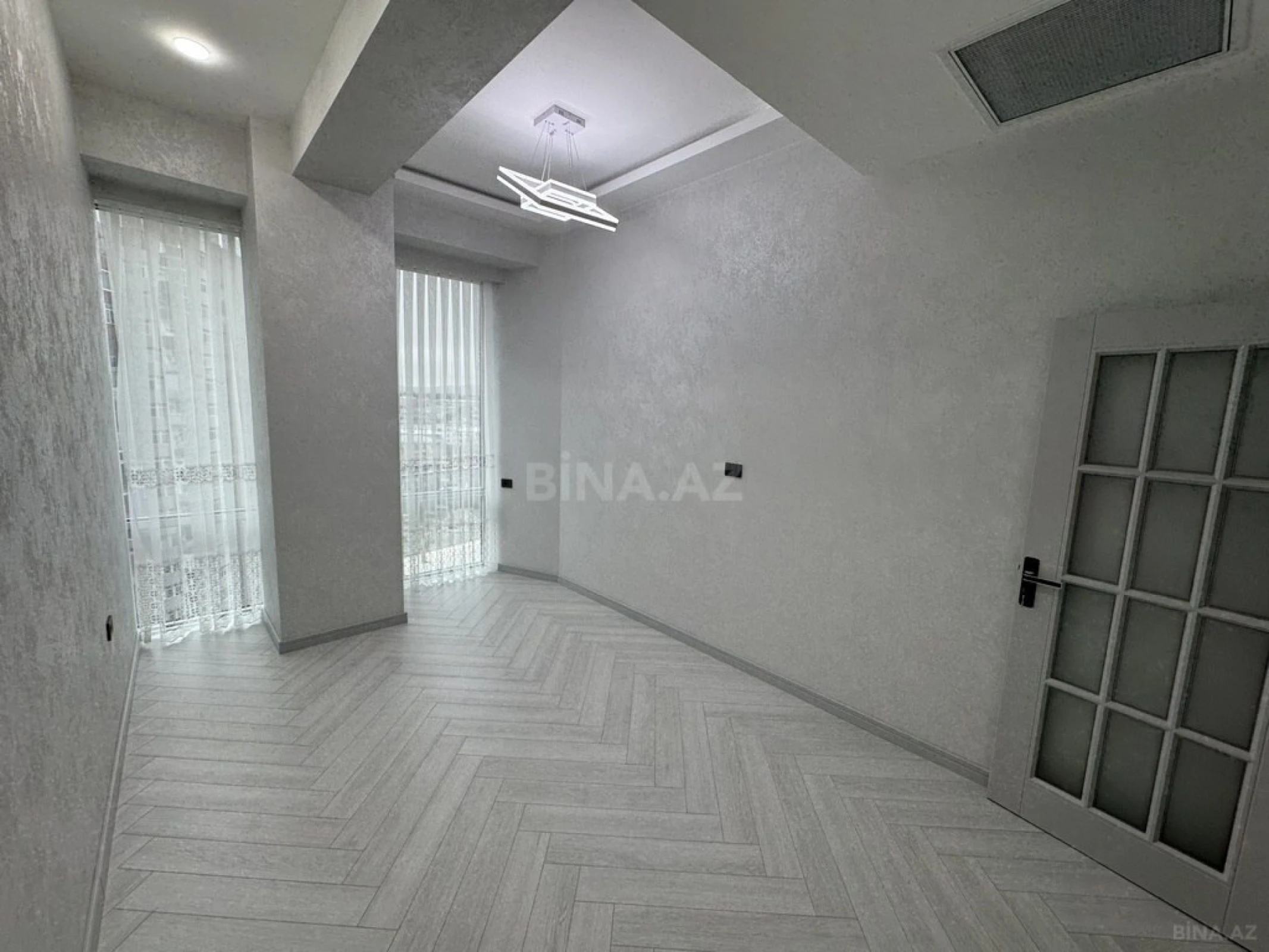 Satılır 3 otaqlı mənzil 114 m²