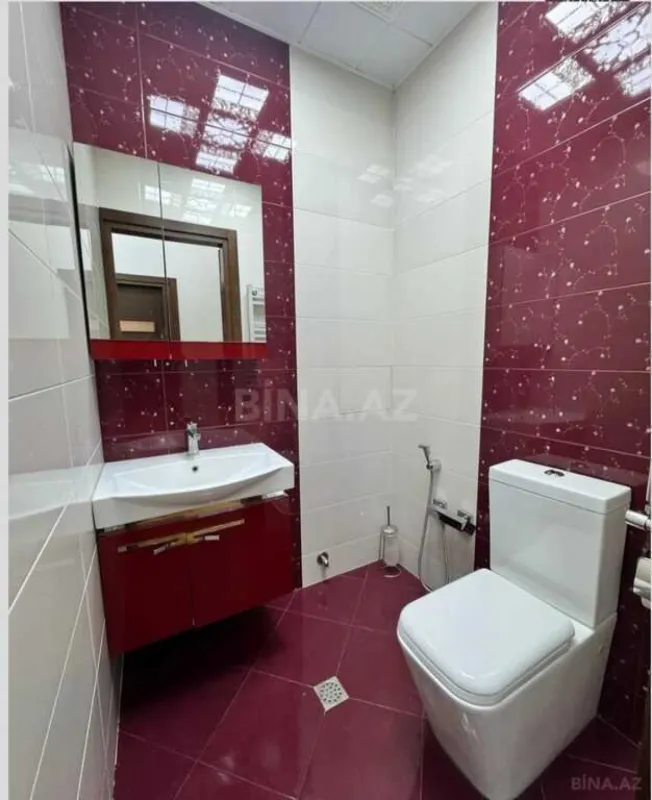 Satılır 3 otaqlı mənzil 121 m²