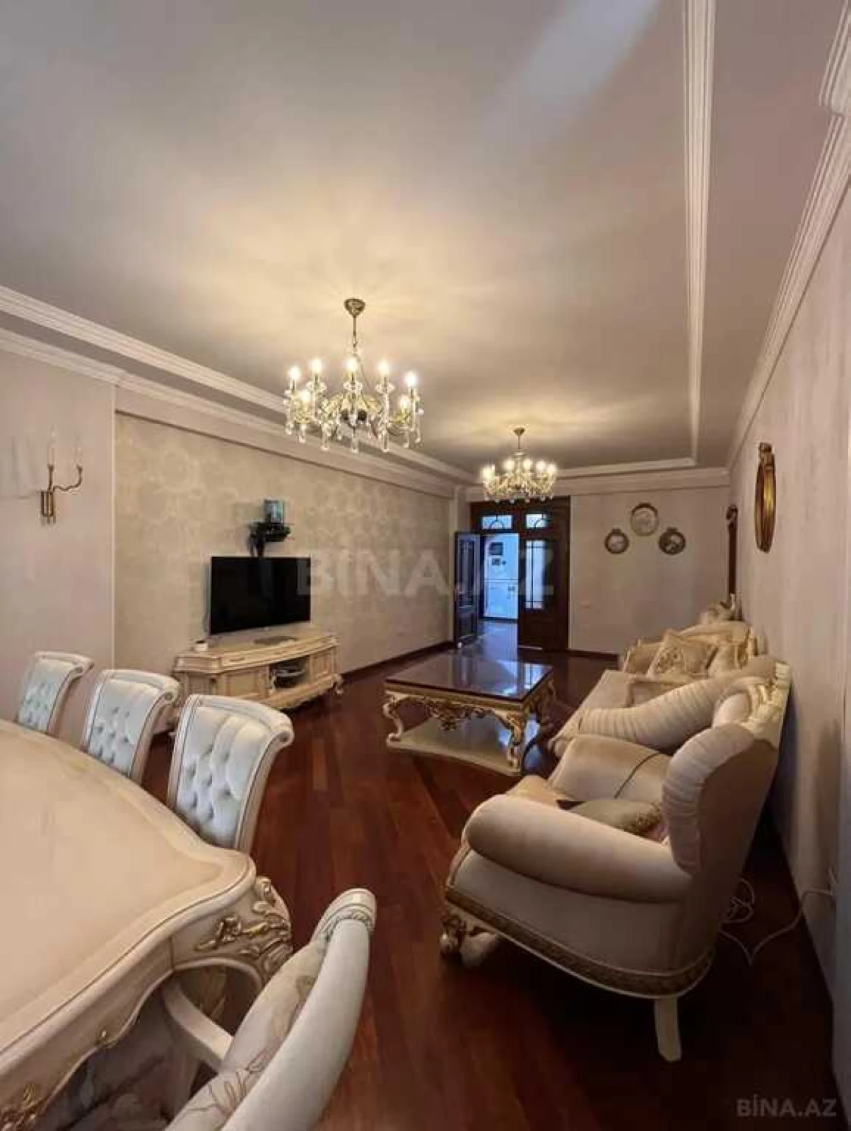 Satılır 3 otaqlı mənzil 121 m²