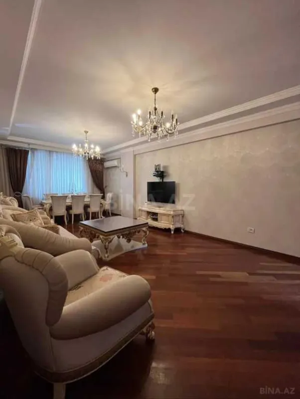 Satılır 3 otaqlı mənzil 121 m²