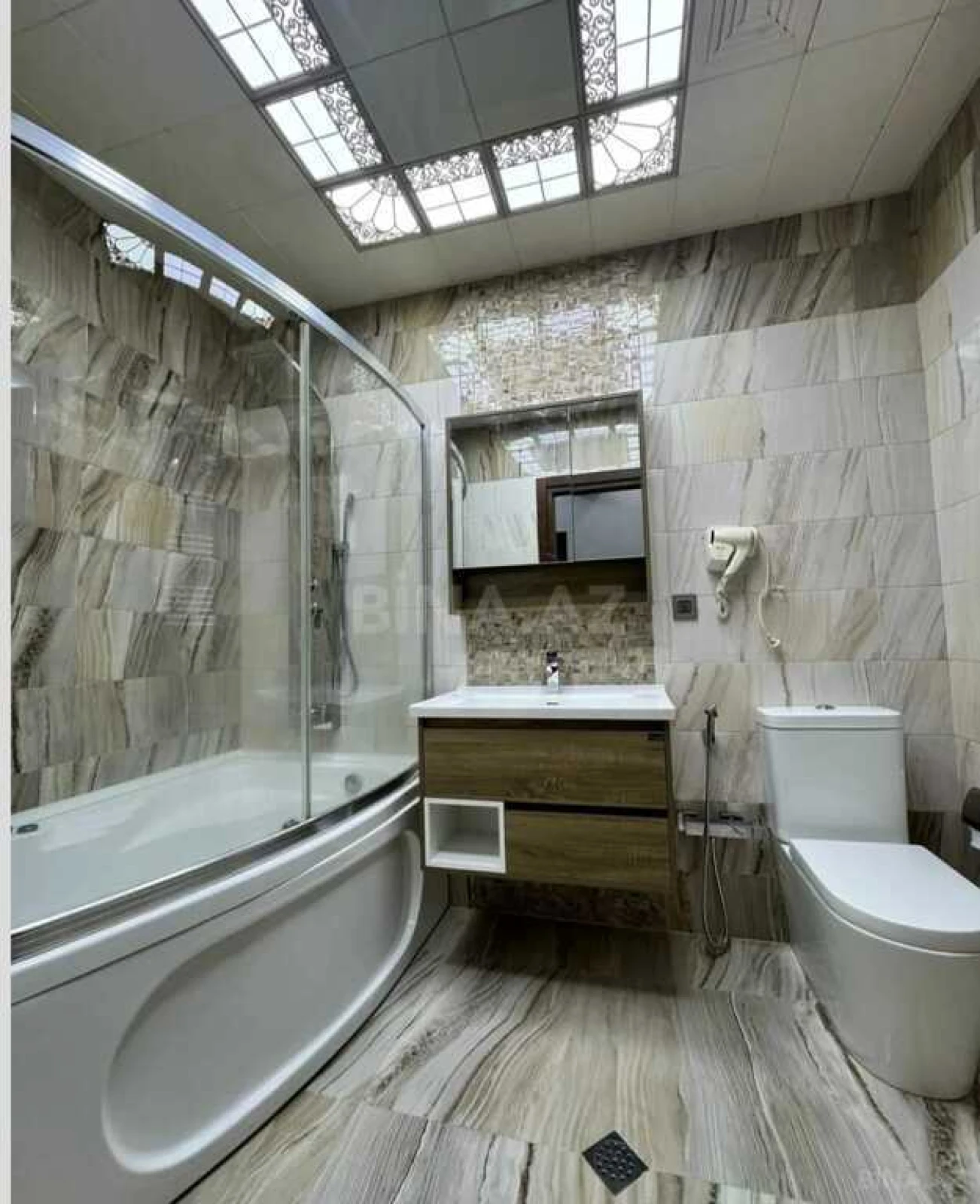 Satılır 3 otaqlı mənzil 121 m²