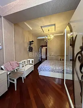Satılır 3 otaqlı mənzil 121 m²