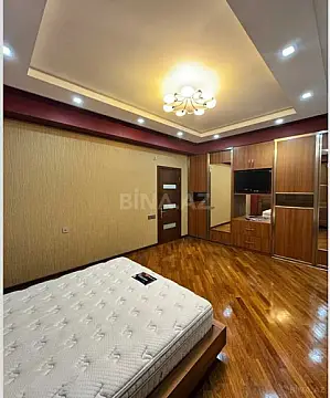 Satılır 3 otaqlı mənzil 121 m²
