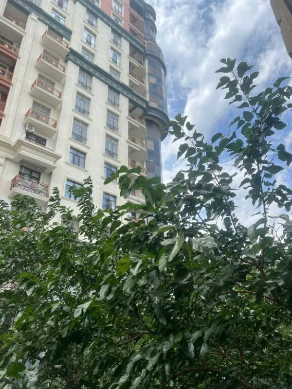 Satılır 3 otaqlı mənzil 98 m²