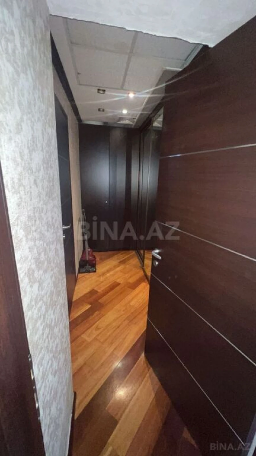 Satılır 3 otaqlı mənzil 98 m²