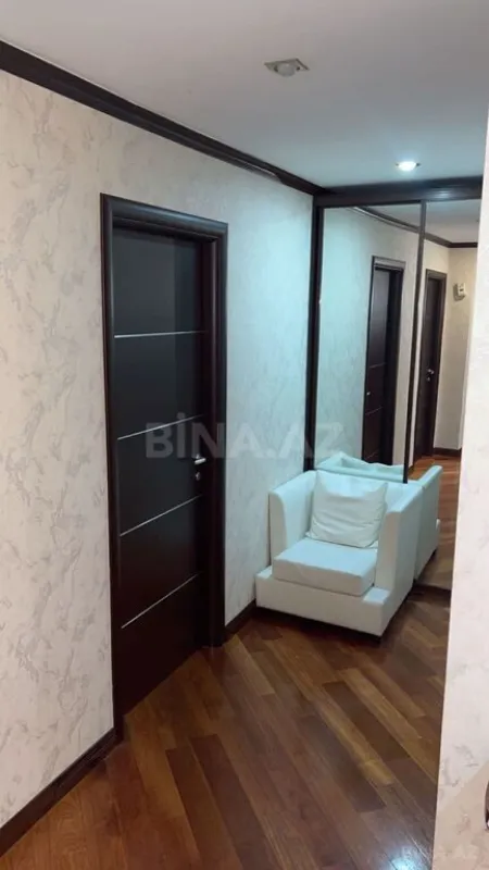 Satılır 3 otaqlı mənzil 98 m²