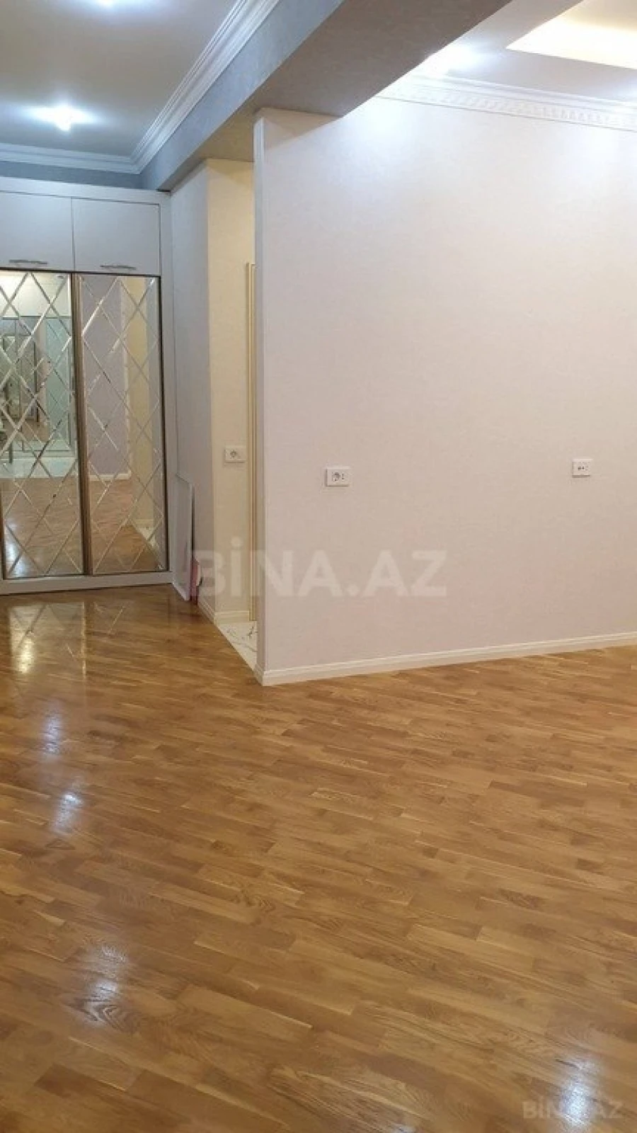 Satılır 3 otaqlı mənzil 96 m²