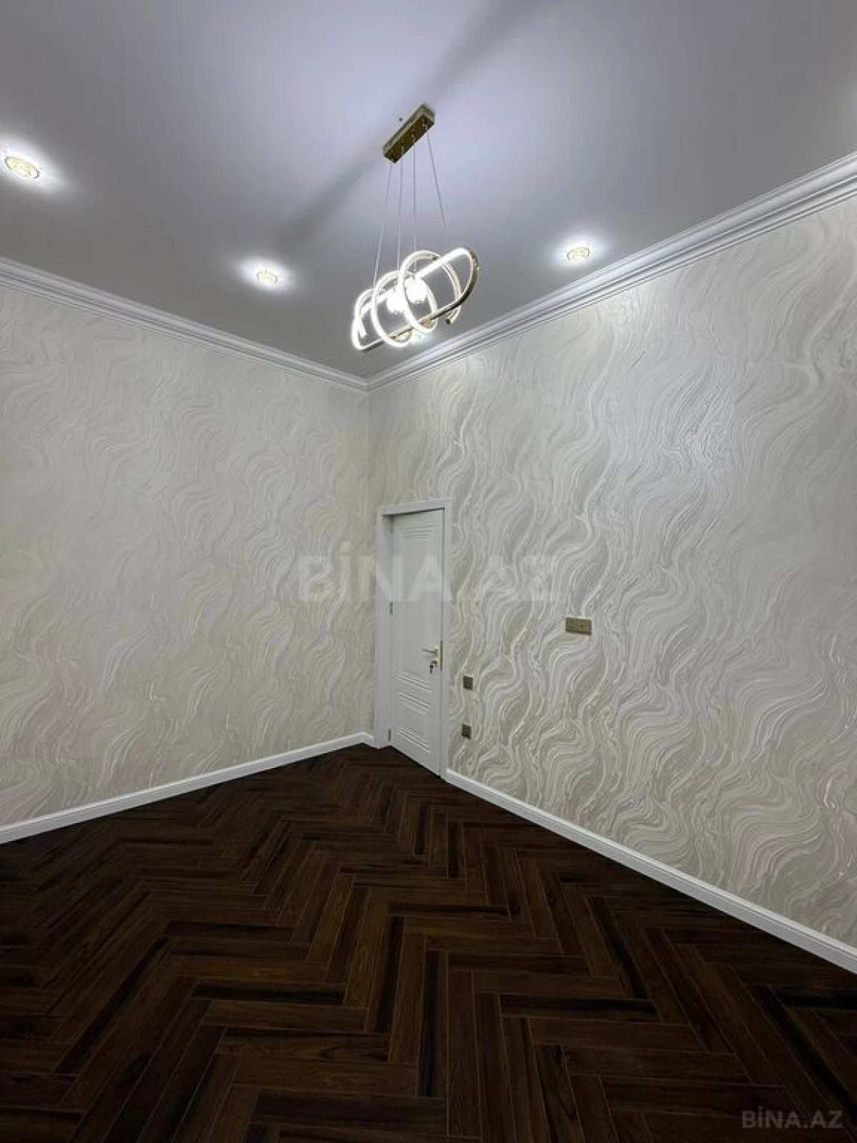 Satılır 2 otaqlı mənzil 74 m²