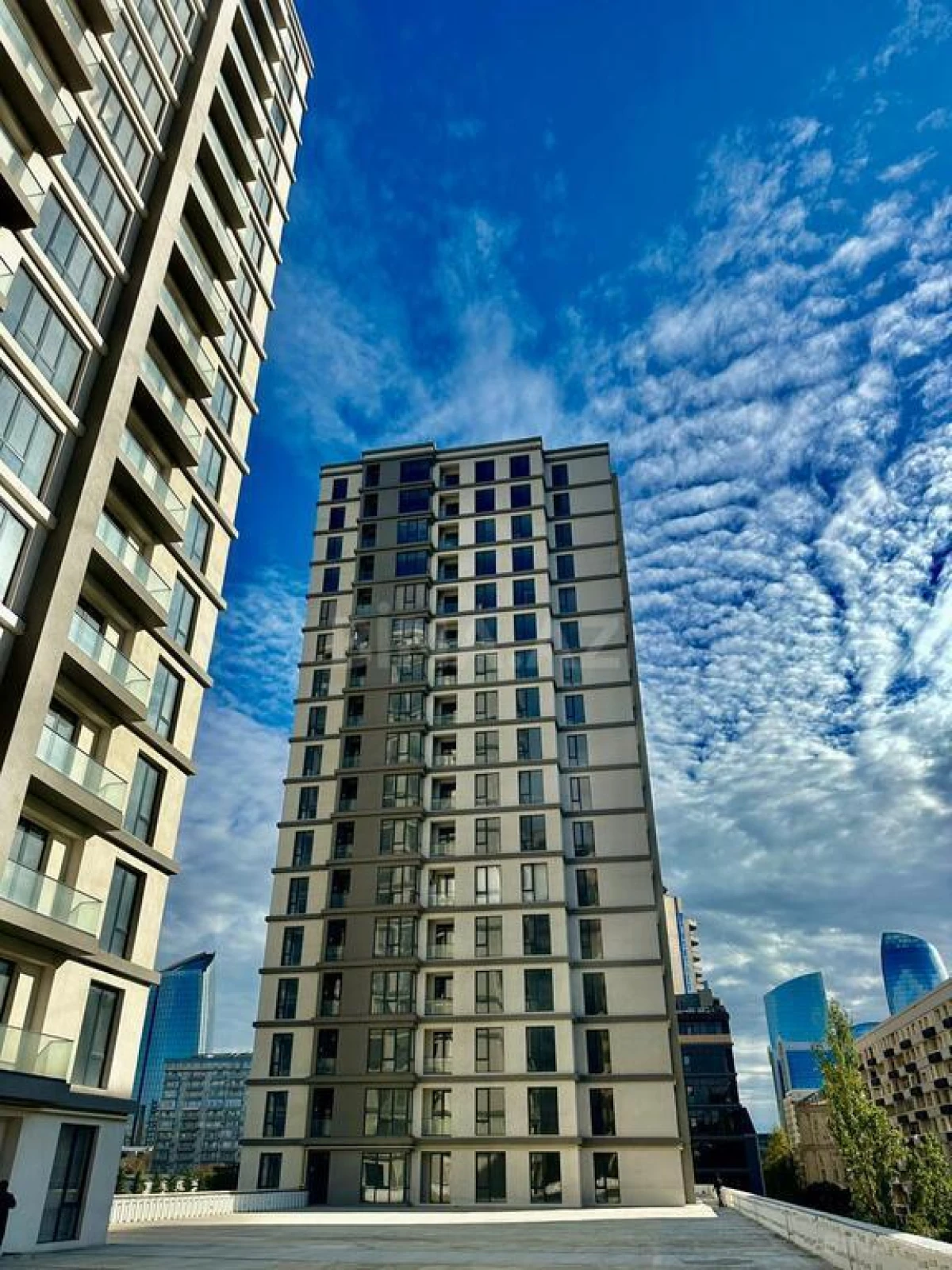 Satılır 2 otaqlı mənzil 92 m²