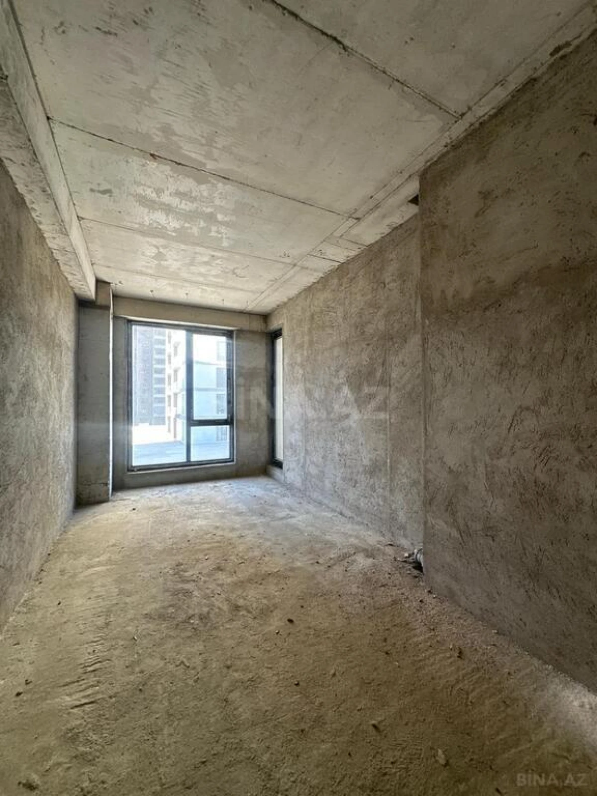 Satılır 2 otaqlı mənzil 92 m²