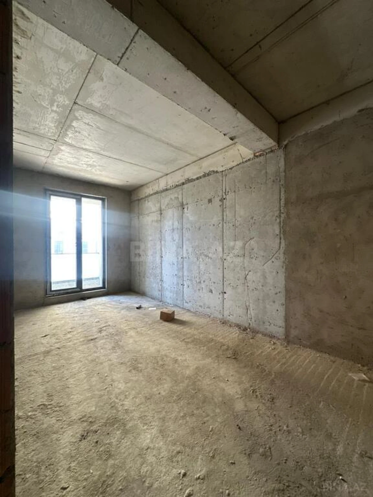 Satılır 2 otaqlı mənzil 92 m²