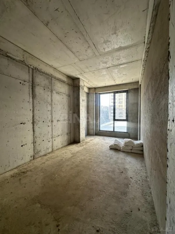 Satılır 2 otaqlı mənzil 92 m²