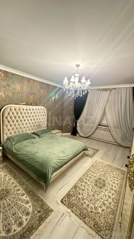 Satılır 4 otaqlı mənzil 160 m²