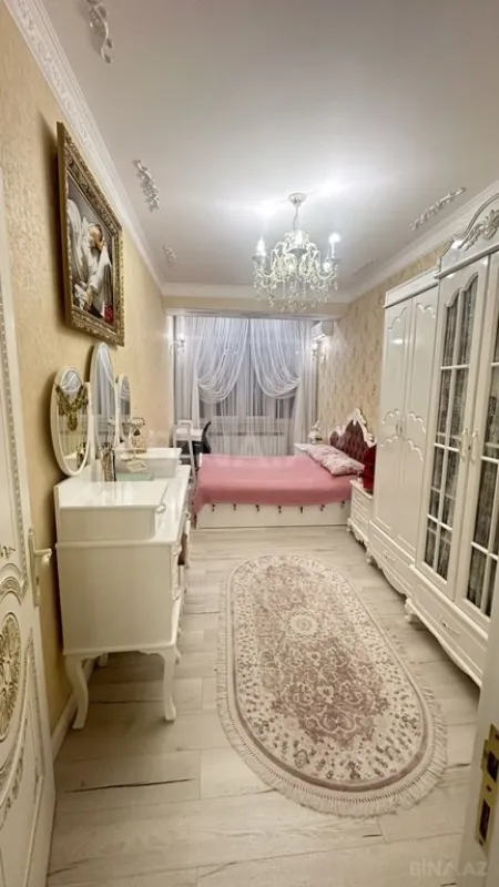 Satılır 4 otaqlı mənzil 160 m²