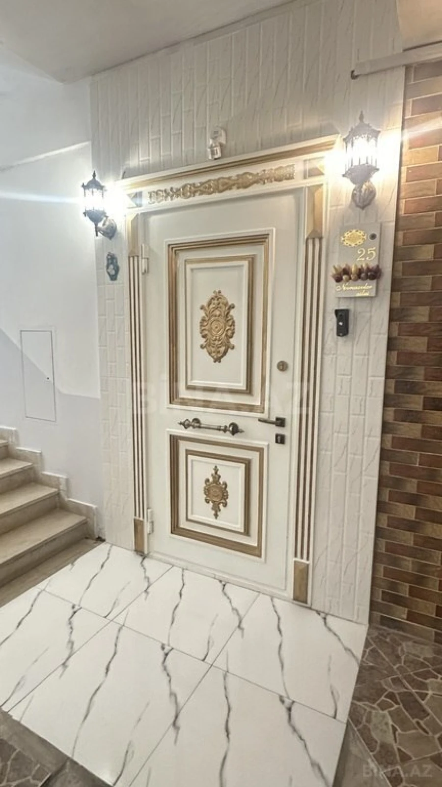Satılır 4 otaqlı mənzil 160 m²