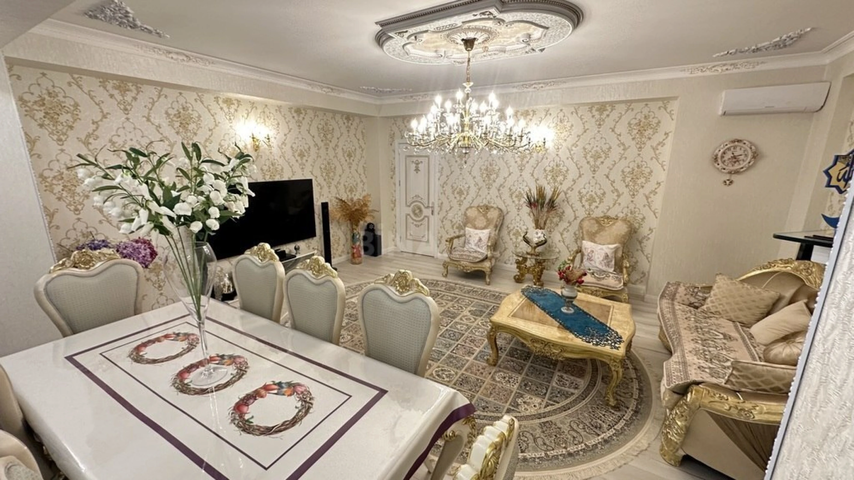 Satılır 4 otaqlı mənzil 160 m²