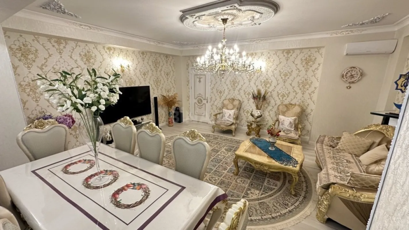 Satılır 4 otaqlı mənzil 160 m²