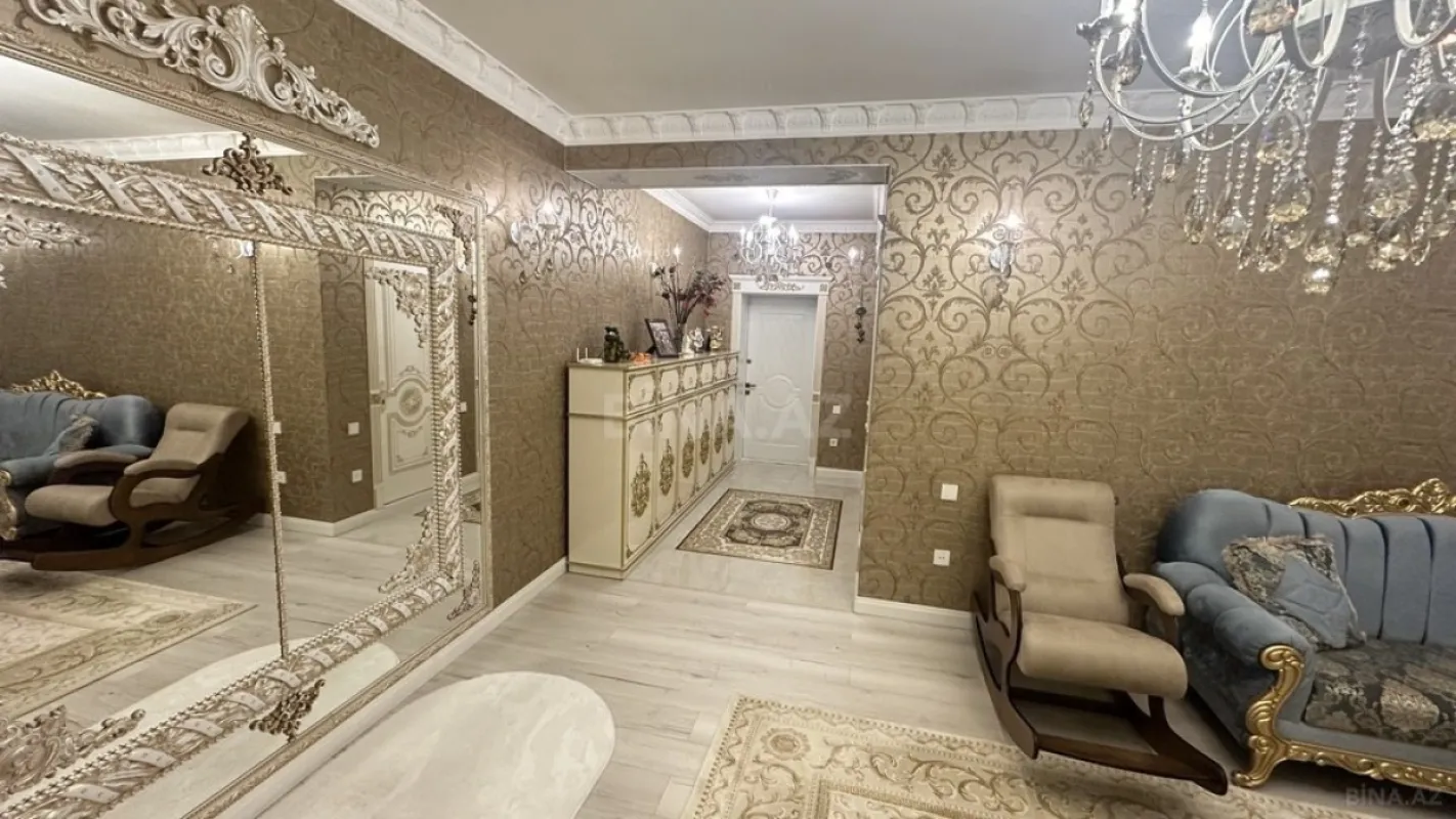 Satılır 4 otaqlı mənzil 160 m²